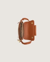 شنطة حِرفة النسائية لكل يوم بلون أبيض وبني.