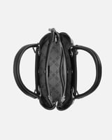 شنطة نسائية باللون الأزرق