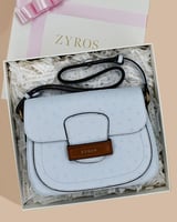 بوكس جاهز للإهداء شنطة من الجلد بلون أزرق