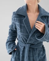 روب نسائي فاخر بلون أزرق