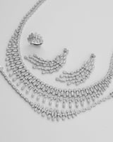 طقم نسائي زركون جذاب بلون فضي