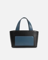 شنطة نسائية من الجلد مميزة بلون أزرق