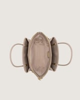 شنطة مزايا النسائية باللون البيج