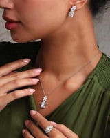 طقم اكسسوار نسائي أنيق بلون فضي