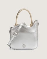 ‎ شنطة نسائية جذابة بلون فضي وذهبي