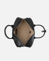 شنطة واسعة تناسبك في رحلاتك بلون أسود