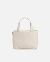 شنطة نسائية تعبر عن الجمال بلون بيج