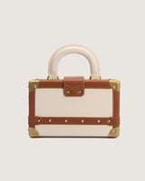 شنطة نسائية كلاسيك بلون بيج و بني.