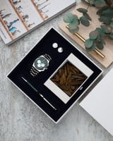 طقم هدية رجالي أنيق بلون فضي