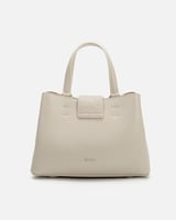 شنطة نسائية بتصميم عملي بلون بيج.