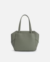 شنطة نسائية بمقاس واسع بلون أخضر