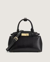 شنطة نسائية من الجلد الفاخر بلون أسود