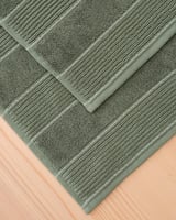 طقم من منشفتين للأرض بلون أخضر