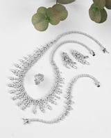 طقم اكسسوار نسائي ملكي باللون الفضي