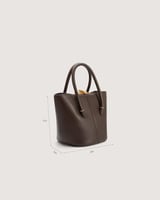 شنطة بلون بني بحجم صغير لكل الأوقات.