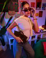 شنطة فخر النسائية من المخمل بلون زيتي