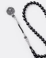 سبحة من حجر البكلايت باللون الأسود