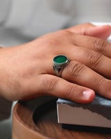 خاتم فضة رجالي كلاسيك عقيق بلون أخضر