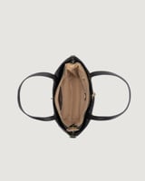 شنطة نسائية بلون أسود بحجم كبير