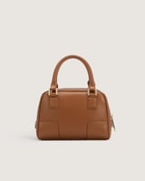 شنطة نسائية صغيرة الحجم بلون بني