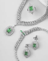 طقم اكسسوار نسائي ملكي بلون فضي وأخضر