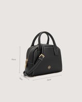 شنطة نسائية بتصميم مميز بلون أسود