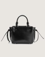 شنطة نسائية كلاسيك بلون أسود