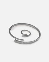 طقم اسوارة وخاتم أنيق باللون الفضي