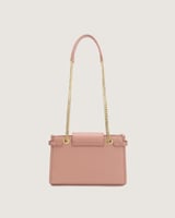 شنطة بحجم كبير ومناسب باللون الوردي