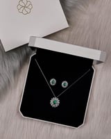 طقم سلسال وحلق نسائي بلون فضي