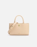 شنطة نسائية واسعة باللون البيج