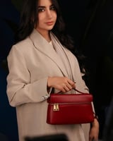 شنطة نسائية لكل يوم بلون أحمر