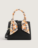 شنطة نسائية من الجلد بلون أسود