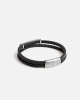 اسوارة رجالية جلد باللون الأسود.