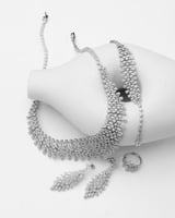 هدية نسائية فاخرة باللون الفضي