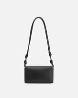 شنطة نسائية بتصميم عصري وخفيف بلون أسود