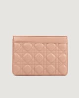 ‎ شنطة نسائية بتصميم مثالي بلون وردي