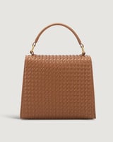 شنطة نسائية بتصميم جذاب بلون بني