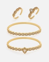 طقم نسائي أنيق باللون الذهبي