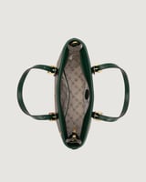 شنطة نسائية بتصميم عملي بلون أخضر.