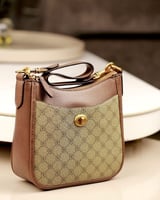 ‎ شنطة نسائية بتصميم أنيق بلون بني