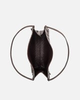 ‎ شنطة من الجلد البارز بلون بني