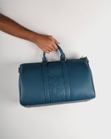 شنطة للجنسين بتصميم أنيق بلون أزرق