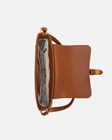 شنطة نسائية بتصميم ناعم بلون بني