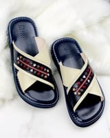 حذاء شرقي رجالي بلون أزرق وأبيض