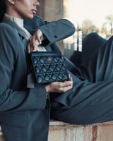 ‎ شنطة نسائية بتصميم مثالي بلون أسود