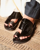 زيبرية رجالية من الجلد بلون أسود