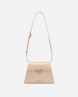 ‎ شنطة نسائية بتصميم عصري بلون بيج.