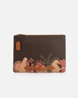 ‎ شنطة باوتش من الجلد المنقوش بلون بني