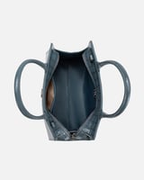 ‎ شنطة نسائية كلاسيك بلون أزرق